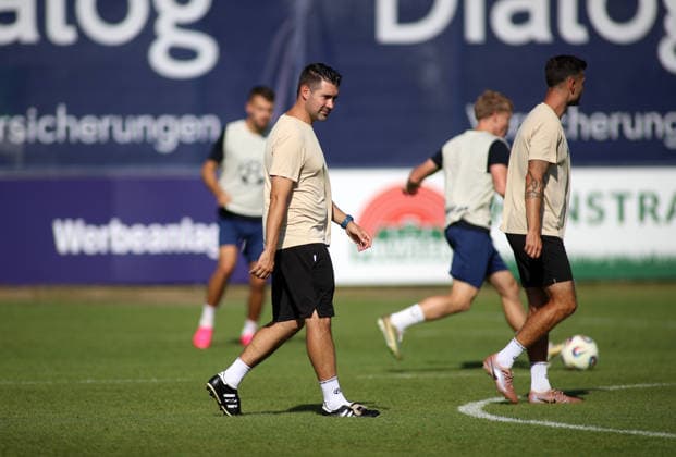 Soccer, Men s, Bavarian Regional League, 2026–2027 Season, TSV 1860 Munich, Training at Grünwalder Strasse 114, Alper Kayabunar Training Facility, TSV 1860 Munich Coach walks across the training field