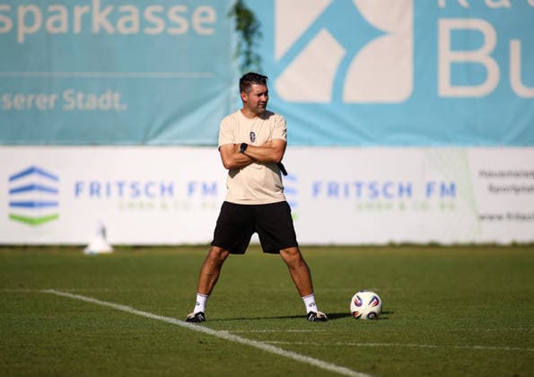 Soccer, Men s, Bavarian Regional League, 2026–2027 Season, TSV 1860 Munich, Training at Grünwalder Strasse 114, Alper Kayabunar Training Facility, TSV 1860 Munich coach observes the training session