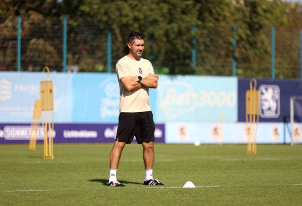 Soccer, Men s, Bavarian Regional League, 2026–2027 Season, TSV 1860 Munich, Training at Grünwalder Strasse 114, Alper Kayabunar Training Facility, TSV 1860 Munich coach watches the training session while standing with his arms crossed