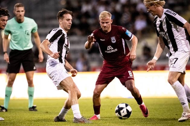 VfR Aalen vs. SSV Ulm 1846 Soccer, Regionalliga Southwest, Matchday 6, Bediani Arena, Aalen, September 8, 2008, from left: Gianluca Gaudino (VfR Aalen), 46, Per Lockl, SSV Ulm 1846, soccer, 08 VfR Aalen vs. SSV Ulm 1846 Soccer, Regionalliga Southwest, Matchday 6, Bediani Arena, Aalen, September 26, 2008 Photo by Lucca Fundel, Aalen, Bediani Arena, Baden-Württemberg, Germany