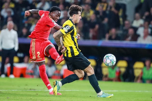 SOCCER - UEFA CL, AEK vs LASK ATHENS,GREECE,08.SEP.26 - SOCCER - UEFA Champions League, AEK Athens vs Linzer ASK. Image shows George Bello (LASK) and Lazaros Rota (AEK).  GEPAxpictures xManuelxBinder