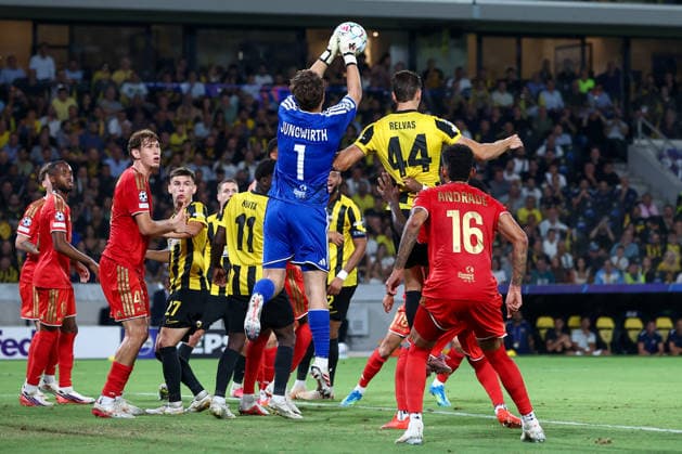 AEK Athens v LASK UEFA Champions League Filipe Relvas of AEK Athens and Lukas Jungwirth of LASK during the UEFA Champions League match at AEK Arena, Athens 08 09 2026 UK Newspapers OUT Copyright: xYannisxHalasx FIL-23912-0073