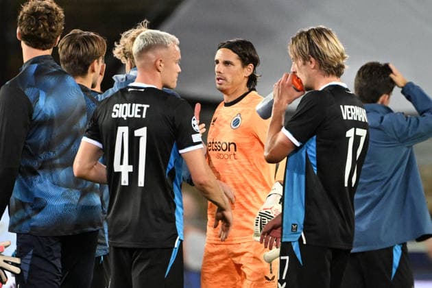 260908 Club Brugge vs Aston Villa Hugo Siquet (41) of Club Brugge, Yann Sommer (1) of Club Brugge and Romeo Vermant (17) of Club Brugge are pictured after the Uefa Champions League matchday 1 game in the League phase in season 2026 - 2027 between Club Brugge KV and Aston Villa on September 8 , 2026 in Brugge, Belgium. (Photo by Maarten Straetemans Isosport) Brugge Belgium  Copyright: xMaartenxStraetemansx MS1_6645