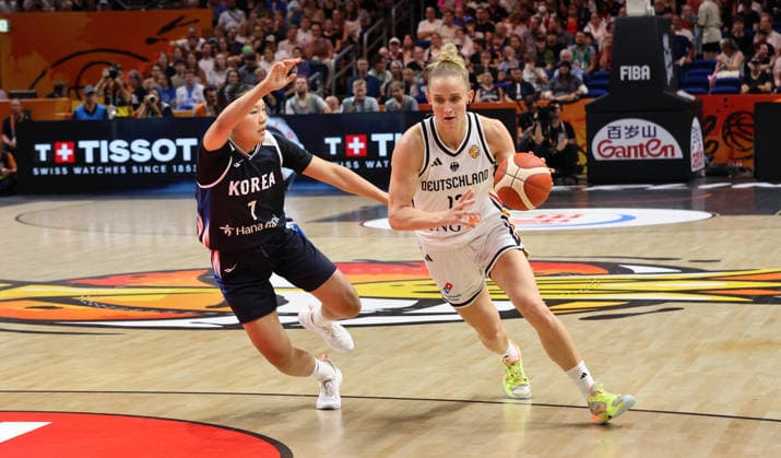 Jihyun Park, Leonie Fiebich on the ball, one-on-one, game action, sports, basketball, FIBA World Cup, Women s World Championship, 2026-2027 season, August 9, 2026, DBB, Germany (GER) vs. South Korea (KOR)
