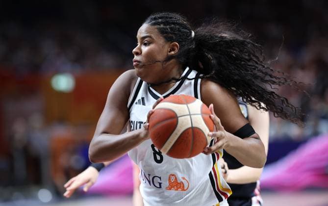 Korea s Isaem Choi and Germany s Nyara Sabally fight for the ball during a basketball game between Germany and South Korea, game 3 of the group phase at the FIBA Women s Basketball World Cup, on Tuesday 8 September 2026, in Berlin, Germany. The FIBA Women s Basketball World Cup takes place in Berlin from 4 to 23 September 2026. VIRGINIExLEFOUR  x185686608x