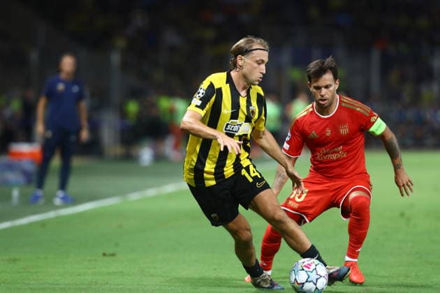UEFA Champions League - AEK Athens FC vs LASK - Lovro Majer of AEK Athens FC in action against Sascha Horvath of LASK during the UEFA Champions League League phase Matchday 1 soccer match between AEK Athens FC and LASK in AEK Arena, Athens, Greece, on 8 September 2026. IMAGO ONE INCH PRODUCTIONS ATHENS GREECE Copyright: xONExINCHxPRODUCTIONSx 7079994