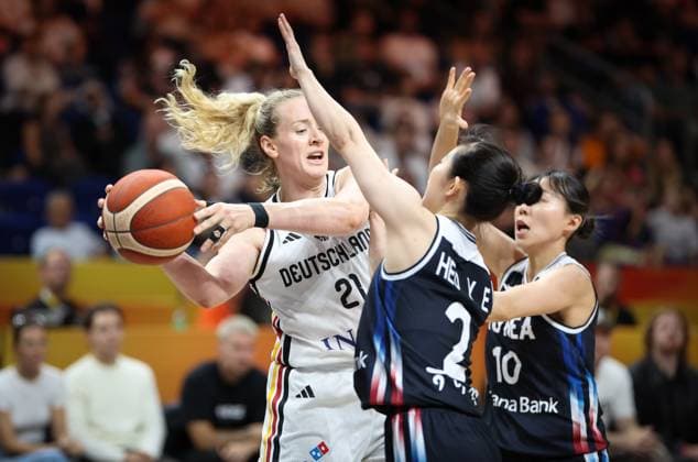 Korea s Yeeun Heo and Germany s Guelich fight for the ball during a basketball game between Germany and South Korea, game 3 of the group phase at the FIBA Women s Basketball World Cup, on Tuesday 8 September 2026, in Berlin, Germany. The FIBA Women s Basketball World Cup takes place in Berlin from 4 to 23 September 2026. VIRGINIExLEFOUR  x185686719x