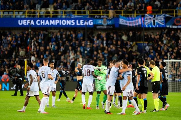 Club Brugge v Aston Villa - UEFA Champions League Zaion Suzuki of Aston Villa celebrate with the fans after the UEFA Champions League league phase match between Club Brugge and Aston Villa at Jan Breydelstadion on September 8, 2026 in Bruges, Belgium. Bruges Jan Breydelstadion West Flanders Belgium Copyright: xTAISEIxIWAMOTOx