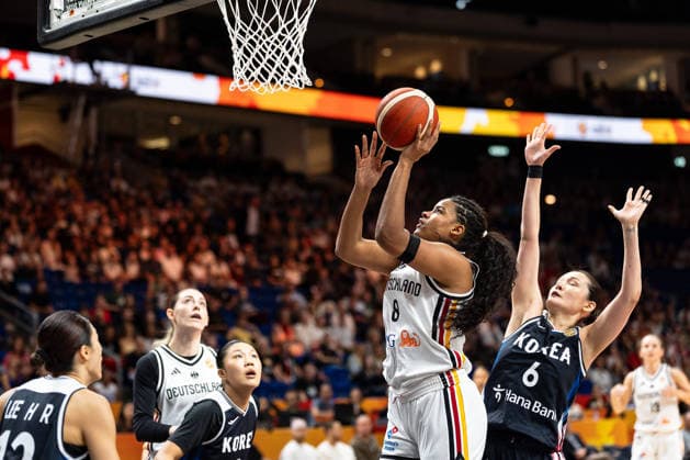 Nyara Sabally, Germany, No. 8, shooting; Isaem Choi, Korea, No. 6; GER, Germany vs. Korea, Basketball, 2026 FIBA Women’s World Cup, Quarterfinal Qualifier, September 8, 2026, GER, Germany vs. Korea, Basketball, 2026 FIBA Women’s World Cup, Qualification for the Quarterfinals, September 8, 2026, Berlin Copyright: xEibner-Pressefoto MaxxVincenx EP_MVN