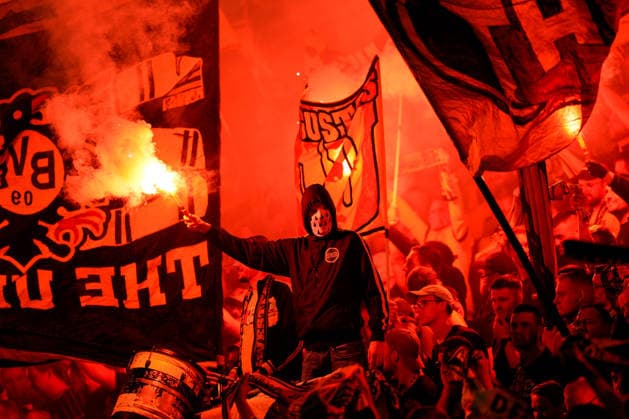 Fans set off pyrotechnics before kickoff: Borussia Dortmund vs. Villarreal CF, Soccer, UEFA Champions League, Matchday 1, 2026–2027 season, September 8, 2026, Borussia Dortmund vs. Villarreal CF, Soccer, UEFA Champions League, Matchday 1, 2026–2027 season, September 8, 2026, Dortmund Copyright: xEibner-Pressefoto ScottxColemanx EP_SCN