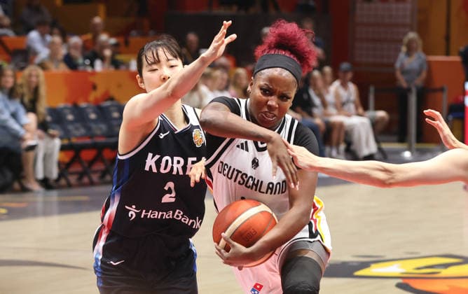 Yeeun Heo, Alexis Peterson with the ball; one-on-one; game action; sports; basketball; FIBA World Cup; World Championship; Women s World Cup; 2026-2027 season; August 9, 2026; DBB; Germany (GER) vs. South Korea (KOR)