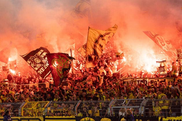 Dortmund, Germany, September 8, 2026; 2026–2027 UEFA Champions League group stage, Matchday 1: Borussia Dortmund vs. FC Villarreal. Pictured: Borussia Dortmund fans in the South Stand with pyrotechnics at Signal Iduna Park, North Rhine-Westphalia. Copyright: xFotostandx xZeisingx