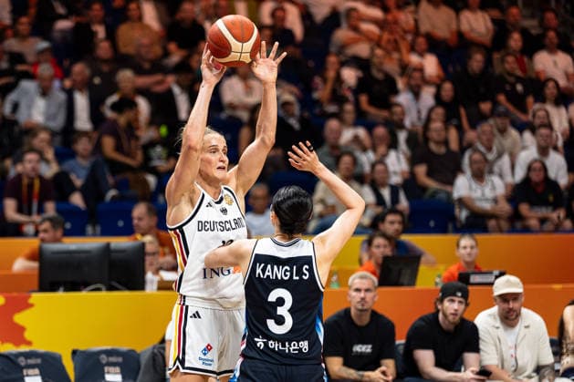 Leonie Fiebich (Germany), 13 with the ball; Leeseul Kang (South Korea), 03; GER, Germany vs. South Korea, basketball, 2026 FIBA Women’s World Cup, quarterfinal qualifier, September 8, 2026, GER, Germany vs. Korea, Basketball, 2026 FIBA Women’s World Cup, Qualification for the quarterfinals, September 8, 2026, Berlin Copyright: xEibner-Pressefoto MaxxVincenx EP_MVN