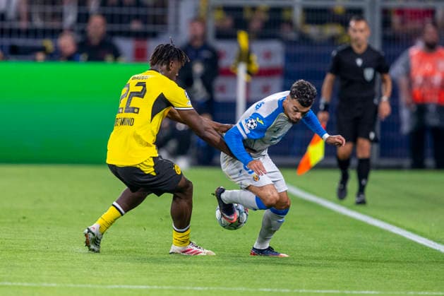 September 8, 2026 Champions League: Borussia Dortmund vs. FC Villarreal at Signal Iduna Park. Joane Gadou (Borussia Dortmund) and Georges Mikautadze (FC Villarreal) battle for the ball. IMPORTANT NOTICE: In accordance with DFL and UEFA regulations, it is prohibited to use or allow the use of photographs taken in the stadium and or during the match in the form of sequential images and or video-like photo series Copyright: xDavidxInderliedx