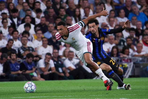 Real Madrid vs. FC Internazionale Milano, UEFA Champions League 2026–27, September 8, 2026, Santiago Bernabéu Stadium, Madrid, Spain Trent Alexander-Arnold of Real Madrid is defended by Curtis Jones during the UEFA Champions League 2026-27 soccer match between Real Madrid and FC Internazionale Milano at Santiago Bernabéu Stadium on September 8, 2026, in Madrid, Spain Madrid Santiago Bernabéu Stadium Madrid Spain Copyright: xAlejandroxMatiasxAcostax