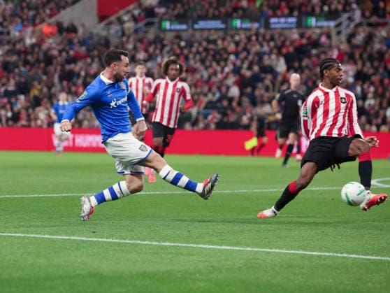 Sunderland v Hull City Carabao Cup Lewie Coyle of Hull City shoots at goal during the Carabao Cup Third Round match at the Stadium of Light, Sunderland 08 09 2026 UK Newspapers OUT Copyright: xAndyxSumnerx FIL-23906-0171