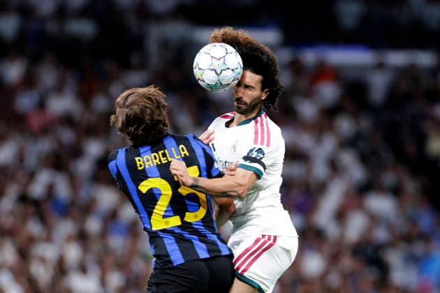 UEFA champions league - Real Madrid vs FC Internazionale Milano MADRID, SPAIN - September 8:Marc Cucurella of Real Madrid and NicolÃ² Barella of FC Internazionale Milano fight for the ball during the UEFA champions league 2026 27 match between Real Madrid and FC Internazionale Milano at Santiago Bernabeu Stadium. (Photo by Guille Martinez f22photo) Madrid Santiago Bernabeu Stadium Spain Copyright: xGuillermoxMartinezx