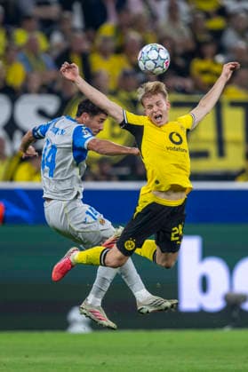 September 8, 2026 Champions League: Borussia Dortmund vs. Villarreal CF at Signal Iduna Park. Nathan Saliba (Villarreal CF) and Daniel Svensson (Borussia Dortmund) battle for the ball. IMPORTANT NOTICE: In accordance with DFL and UEFA regulations, it is prohibited to use or allow the use of photographs taken in the stadium and or during the game in the form of sequential images and or video-like photo series Copyright: xDavidxInderliedx