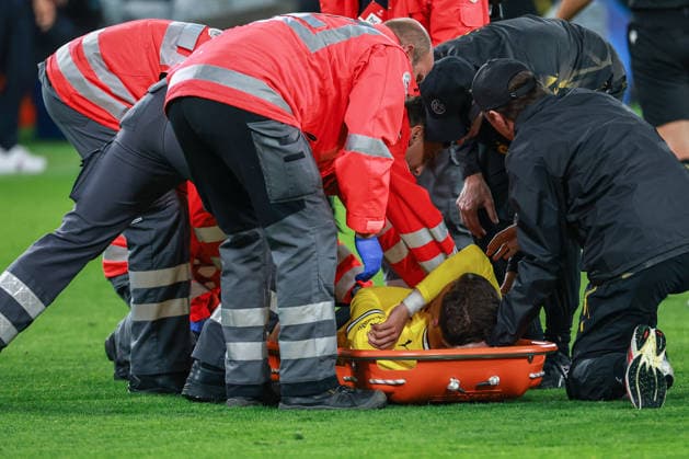 UEFA Champions League: Borussia Dortmund vs. Villarreal on September 8, 2026, at Signal Iduna Park in Dortmund; Konstantinos Karetsas (Dortmund, No. 19): Injured, injury, pain MH