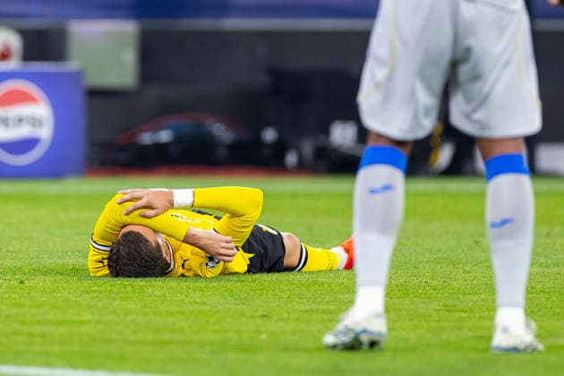 September 8, 2026, Soccer, Matchday 1 of the UEFA Champions League, Borussia Dortmund vs. Villarreal, Konstantinos Karetsas. A Borussia Dortmund player lies injured on the field and must be substituted. Dortmund, Signal Iduna Park, North Rhine-Westphalia, Germany. xRHR PHOTO DEx Copyright: DennisxEwert RHR-FOTOx RHR-FOTO DE