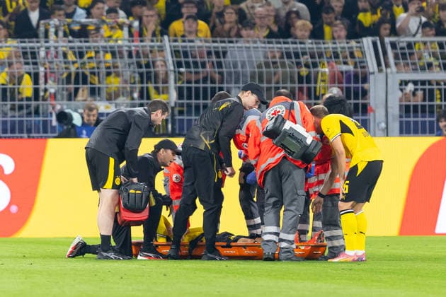 Dortmund, Germany, September 8, 2026; 2026–2027 UEFA Champions League group stage, Matchday 1: Borussia Dortmund vs. Villarreal CF. Pictured: Konstantinos Karetsas of BVB being substituted; the player must be taken out of the game. Signal Iduna Park, North Rhine-Westphalia Copyright: xFotostandx xZeisingx