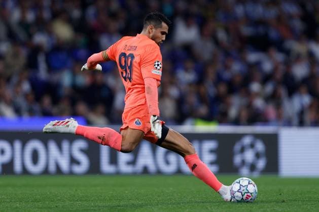 Diego Costa of FC Porto takes a goal kick. Porto v Manchester City, UEFA Champions League, League Stage, Football, Estadio do Dragao, Porto, Portugal - 08 Sep 2026Porto Estadio do Dragao Portugal  Copyright: xMiguelxLemos Shutterstockx 17140155br
