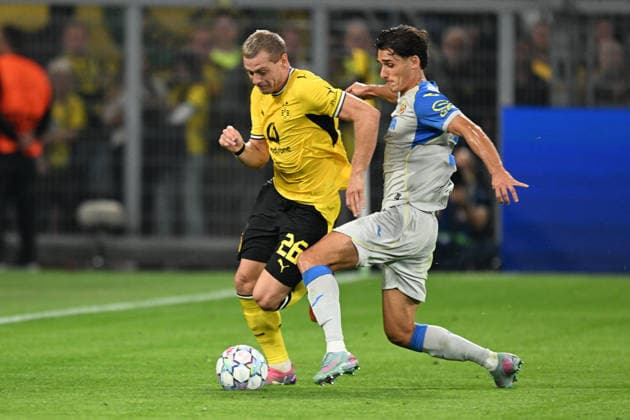 v li in a one-on-one duel: Julian Ryerson (Dortmund) 26, Sergi Cardona (Villarreal CF) 23, August 9, 2026 ¢ Soccer, Champions League, Borussia Dortmund vs. Villarreal Club de Fútbol, Signal Iduna Park, Dortmund, North Rhine-Westphalia, Germany Copyright: xpepphotox xHorstxMauelshagenx pep00321, pep_20260908_hm_418283