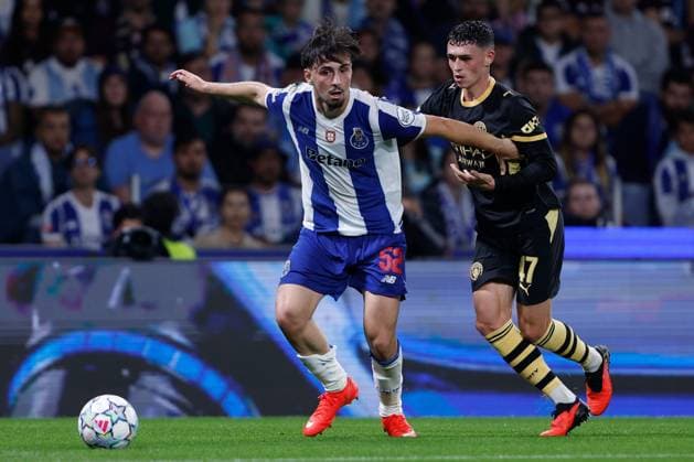 Martim Fernandes of FC Porto and Phil Foden of Manchester City in action. Porto v Manchester City, UEFA Champions League, League Stage, Football, Estadio do Dragao, Porto, Portugal - 08 Sep 2026Porto Estadio do Dragao Portugal  Copyright: xMiguelxLemos Shutterstockx 17140155bw