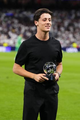 Real Madrid v Inter Milan - UEFA Champions League MADRID, SPAIN - SEPTEMBER 8: Arda Guler of Real Madrid holds the trophy prior the UEFA Champions League 2026 27 League Phase MD1 match between Real Madrid and Inter Milan at Santiago Bernabeu Stadium on September 8, 2026 in Madrid, Spain. Jose Hernandez Anadolu Madrid Spain. Editorial use only. Please get in touch for any other usage.  Copyright: x2026xAnadoluxJosexHernandezx