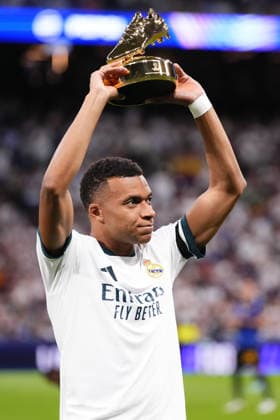 Real Madrid v Inter Milan - UEFA Champions League MADRID, SPAIN - SEPTEMBER 8: Kylian Mbappe of Real Madrid holds the trophy prior the UEFA Champions League 2026 27 League Phase MD1 match between Real Madrid and Inter Milan at Santiago Bernabeu Stadium on September 8, 2026 in Madrid, Spain. Jose Hernandez Anadolu Madrid Spain. Editorial use only. Please get in touch for any other usage.  Copyright: x2026xAnadoluxJosexHernandezx