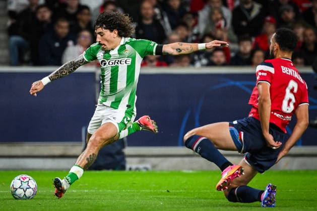 September 8, 2026, Villeneuve-D ascq, France, France: Hector BELLERIN of Real Betis Balompie during the UEFA Champions League, League Phase MD1 match between Lille OSC (LOSC) and Real Betis Balompie at Pierre Mauroy Stadium on October 23, 2025 in Villeneuve-d Ascq near Lille, France. Lille OSC V Real Betis Balompie - UEFA Champions League  - ZUMAm308 20260908_zsp_m308_011 Copyright: xMatthieuxMirvillex