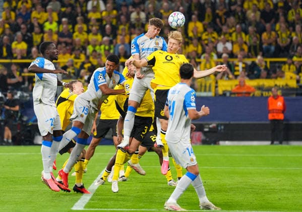Pau Navarro of Villarreal CF (No. 6) and Daniel Svensson of Borussia Dortmund (No. 24) jump for a header in front of the goal in the match between Borussia Dortmund and Villarreal CF, soccer, UEFA Champions League, Matchday 1, 2026–2027 season, September 8, 2026 Borussia Dortmund vs. Villarreal CF, soccer, UEFA Champions League, Matchday 1, 2026–2027 season, September 8, 2026 Dortmund Copyright: xEibner-Pressefoto ScottxColemanx EP_SCN