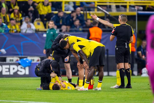 September 8, 2026, Soccer, Matchday 1 of the UEFA Champions League, Borussia Dortmund vs. Villarreal. BVB players are concerned about the injured Konstantinos Karetsas. Borussia Dortmund, Dortmund, Signal Iduna Park, North Rhine-Westphalia, Germany. xRHR PHOTO DEx Copyright: DennisxEwert RHR-FOTOx RHR-FOTO DE
