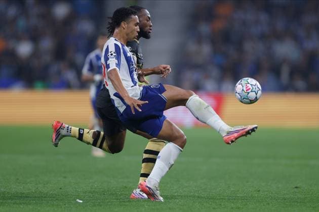 Pablo Rosario of FC Porto and Antoine Semenyo of Manchester City. Porto v Manchester City, UEFA Champions League, League Stage, Football, Estadio do Dragao, Porto, Portugal - 08 Sep 2026Porto Estadio do Dragao Portugal  Copyright: xMiguelxLemos Shutterstockx 17140155cc