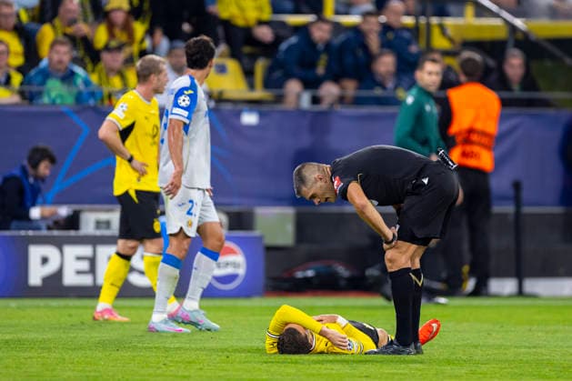 September 8, 2026, Soccer, Matchday 1 of the UEFA Champions League, Borussia Dortmund vs. Villarreal CF. The injured Konstantinos Karetsas of Borussia Dortmund; Referee: Simone Sozza (ITA); Dortmund, Signal Iduna Park, North Rhine-Westphalia, Germany; xRHR PHOTO DEx Copyright: DennisxEwert RHR-FOTOx RHR-FOTO DE