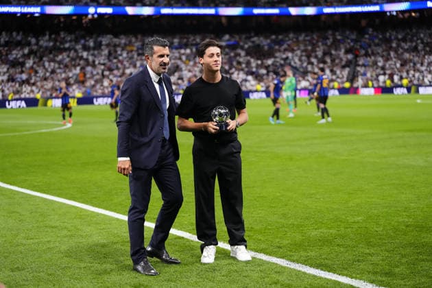 Real Madrid v Inter Milan - UEFA Champions League MADRID, SPAIN - SEPTEMBER 8: Arda Guler lifts the trophy prior the UEFA Champions League match between Real Madrid C.F. and Inter Milan at Estadio Santiago Bernabeu on September 8, 2026 in Madrid, Spain. Jose Hernandez Anadolu Madrid Spain. Editorial use only. Please get in touch for any other usage.  Copyright: x2026xAnadoluxJosexHernandezx