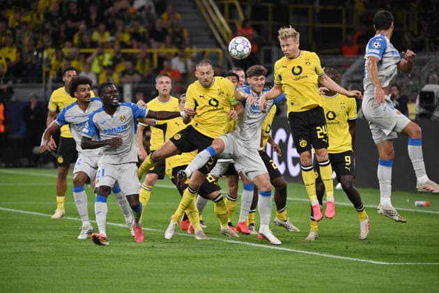 Daniel Svensson, Borussia Dortmund; Waldemar Anton, Borussia Dortmund; v re; clears the ball with a header in his own penalty area, September 8, 2026; 2026–2027 UEFA Champions League; Matchday 1, Borussia Dortmund vs. Villarreal. UEFA regulations prohibit any use of photographs as image sequences and or quasi-video. Dortmund, Signal Iduna Park, North Rhine-Westphalia, Germany Team2