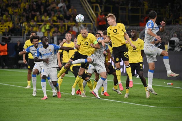Daniel Svensson, Borussia Dortmund; Waldemar Anton, Borussia Dortmund; v re; clears the ball with a header in his own penalty area, September 8, 2026; 2026–2027 UEFA Champions League; Matchday 1, Borussia Dortmund vs. Villarreal. UEFA regulations prohibit any use of photographs as image sequences and or quasi-video. Dortmund, Signal Iduna Park, North Rhine-Westphalia, Germany Team2