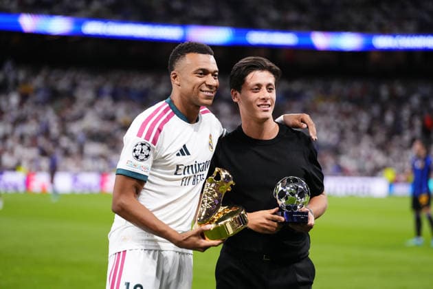 Real Madrid v Inter Milan - UEFA Champions League MADRID, SPAIN - SEPTEMBER 8: Arda Guler and Kylian Mbappe lifts the trophy prior the UEFA Champions League match between Real Madrid C.F. and Inter Milan at Estadio Santiago Bernabeu on September 8, 2026 in Madrid, Spain. Jose Hernandez Anadolu Madrid Spain. Editorial use only. Please get in touch for any other usage.  Copyright: x2026xAnadoluxJosexHernandezx