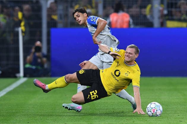 Soccer: UEFA Champions League Group Stage, Matchday 1—Borussia Dortmund vs. Villarreal on September 8, 2026, at Signal Iduna Park in Dortmund. Julian Ryerson (Dortmund, front) and Sergi Cardona (Villarreal, back). xRx