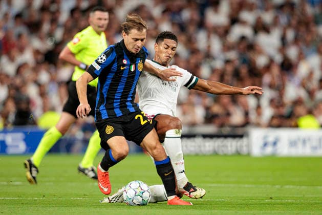 Nicolo Barella and Jude Bellingham seen during UEFA Champions League 2026 2027 league phase game between teams of Real Madrid CF and Internazionale Milano (Maciej Rogowski Ball Raw Images) Madrid Bernabeu Spain Copyright: xMaciejxRogowskix maciejrogowski_realmadridcf_internazionale_2627-30