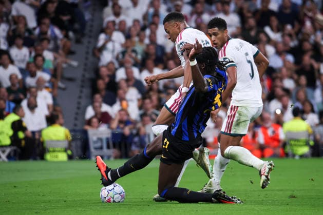 Real Madrid vs. FC Internazionale Milano, UEFA Champions League 2026–27, September 8, 2026, Santiago Bernabéu Stadium, Madrid, Spain Kylian Mbappé of Real Madrid is marked by Yann Bisseck during the UEFA Champions League 2026 soccer match between Real Madrid and FC Internazionale Milano at Santiago Bernabéu Stadium on September 8, 2026, in Madrid, Spain Madrid Santiago Bernabéu Stadium Madrid Spain Copyright: xAlejandroxMatiasxAcostax