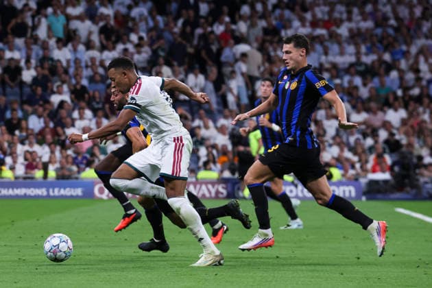 Real Madrid vs. FC Internazionale Milano, UEFA Champions League 2026–27, September 8, 2026, Santiago Bernabéu Stadium, Madrid, Spain Kylian Mbappé of Real Madrid is marked by Benjamin Pavard and Hakan Çalhanoglu during the UEFA Champions League 2026 27 soccer match between Real Madrid and FC Internazionale Milano at Santiago Bernabéu Stadium on September 8, 2026, in Madrid, Spain Madrid Santiago Bernabéu Stadium Madrid Spain Copyright: xAlejandroxMatiasxAcostax