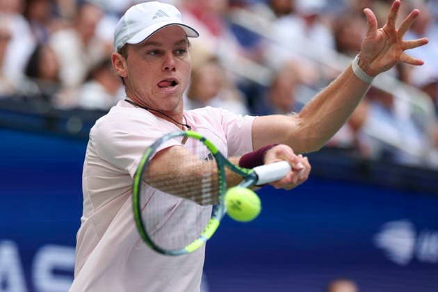 US Open tennis tournament - Day 10 Alex Michelsen of the US in action against Frances Tiafoe of the US during the Men s Singles Quarterfinals match of the US Open Tennis Championships in Flushing Meadows, New York, USA, 08 September 2026. FLUSHING MEADOWS NEW YORK United States  Copyright: xSARAHxYENESELx
