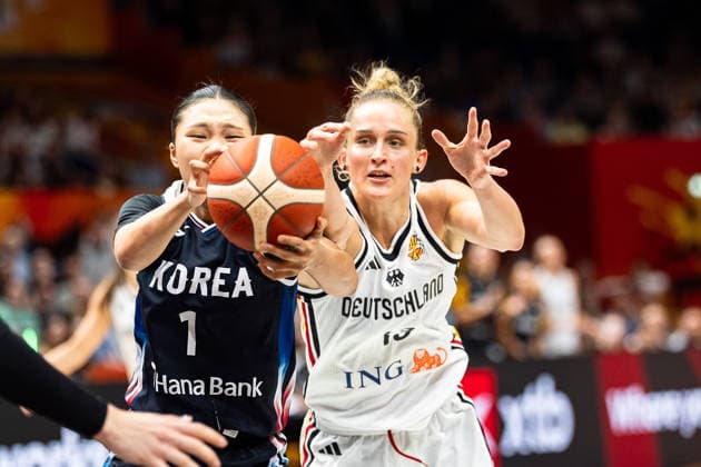 Jihyun Park (Korea), No. 01, in a one-on-one battle for the ball with Leonie Fiebich (Germany), No. 13, GER, Germany vs. Korea, Basketball, 2026 FIBA Women’s World Cup, Qualification for the quarterfinals, September 8, 2026, GER, Germany vs. Korea, basketball, 2026 FIBA Women’s World Cup, quarterfinal qualification, September 8, 2026, Berlin Copyright: xEibner-Pressefoto MaxxVincenx EP_MVN