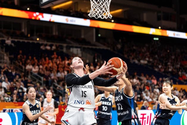 Luisa Geiselsoder (Germany), 15, on a layup; Haeran Lee (Korea), 12; GER, Germany vs. Korea, basketball, 2026 FIBA Women’s World Cup, quarterfinal qualifier, September 8, 2026, GER, Germany vs. Korea, Basketball, 2026 FIBA Women s World Cup, Qualification for the Quarterfinals, September 8, 2026, Berlin Copyright: xEibner-Pressefoto MaxxVincenx EP_MVN