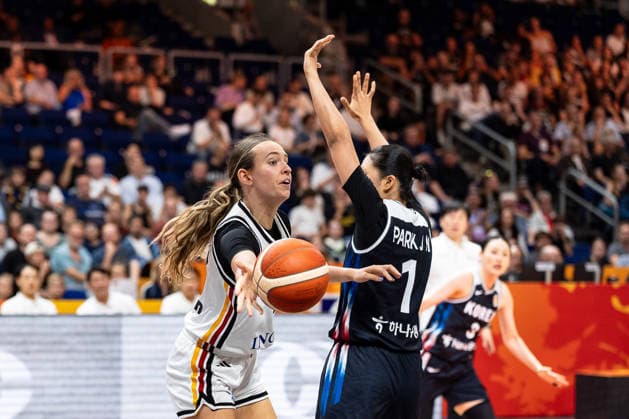 Emily Bessoir, Germany, 22, Pass, Jihyun Park, Korea, 01, GER, Germany vs. Korea, Basketball, 2026 FIBA Women’s World Cup, Quarterfinal Qualifier, September 8, 2026, GER, Germany vs. Korea, Basketball, 2026 FIBA Women’s World Cup, Quarterfinal Qualifier, September 8, 2026, Berlin Copyright: xEibner-Pressefoto MaxxVincenx EP_MVN