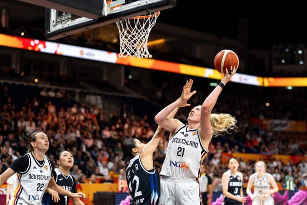 Marie Guelich (Germany), 21, making a layup; Haeran Lee (South Korea), 12; GER, Germany vs. South Korea, Basketball, 2026 FIBA Women’s World Cup, Quarterfinal Qualifier, September 8, 2026, GER, Germany vs. Korea, Basketball, 2026 FIBA Women’s World Cup, Qualification for the Quarterfinals, September 8, 2026, Berlin Copyright: xEibner-Pressefoto MaxxVincenx EP_MVN