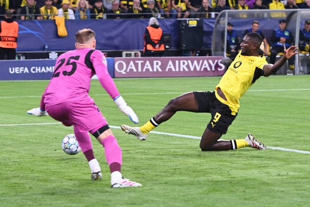 Serhou GUIRASSY (Borussia Dortmund) vs. Goalkeeper Peter GULACSI (Villarreal) – Action, Tackle, Borussia Dortmund vs. FC Villarreal Soccer UEFA Champions League Group Stage Matchday 1, on September 8, 2026, in Dortmund, Germany. UEFA regulations prohibit any use of photographs as image sequences and or quasi-video.