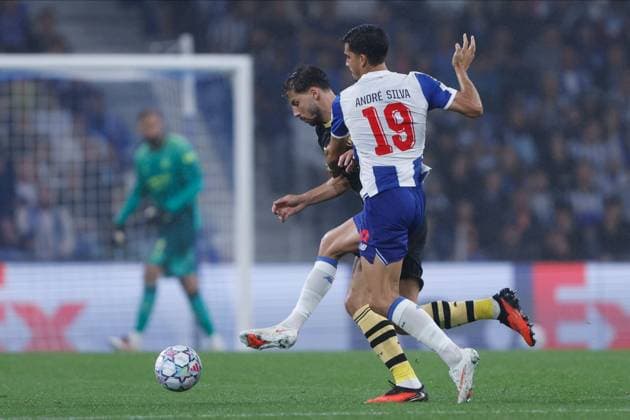 Ruben Dias of Manchester City and AndrÃ Silva of FC Porto in action. Porto v Manchester City, UEFA Champions League, League Stage, Football, Estadio do Dragao, Porto, Portugal - 08 Sep 2026Porto Estadio do Dragao Portugal  Copyright: xMiguelxLemos Shutterstockx 17140155cs